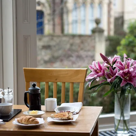 فندق مبيت وإفطار Clifton House بريستول