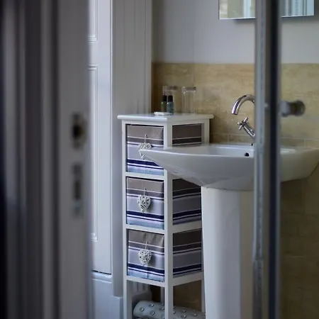 Clifton House Bed & Breakfast